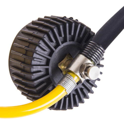 Шланг повітряний спіральний Штурмовик AC-104 підключення манометра та клапан дефлятора крупний план