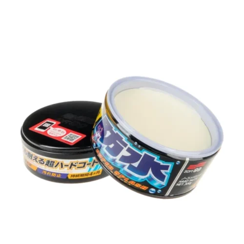 Автомобільний віск SOFT99 Water Block Wax Black — відкрита банка з воском крупним планом