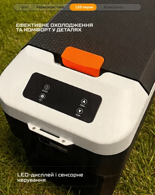 LED-дисплей та сенсорне керування автохолодильника Vitol VCCF-27 27 л крупним планом