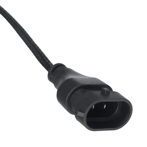 LED-лампи PULSO LC15-H11 H11 2×85 Вт, 17000 Лм — крупний план автомобільного роз'єму підключення